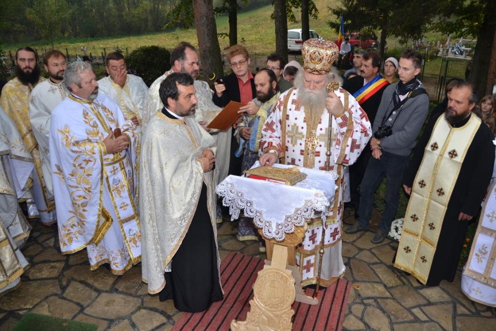 RESFINŢIREA BISERICII